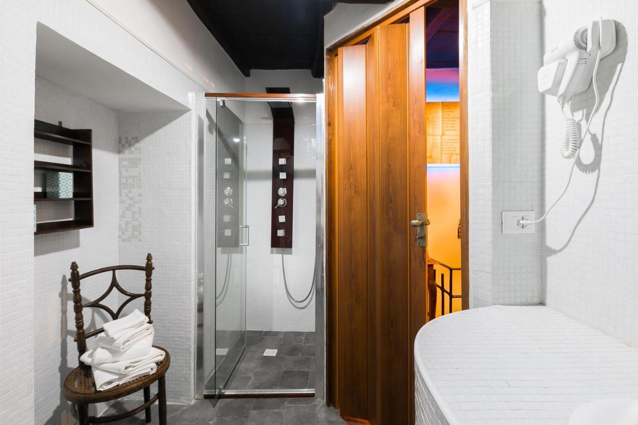 Opera Suites - Le Notti Bianche Calcata Exteriör bild