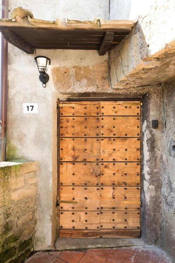 Opera Suites - Le Notti Bianche Calcata Exteriör bild