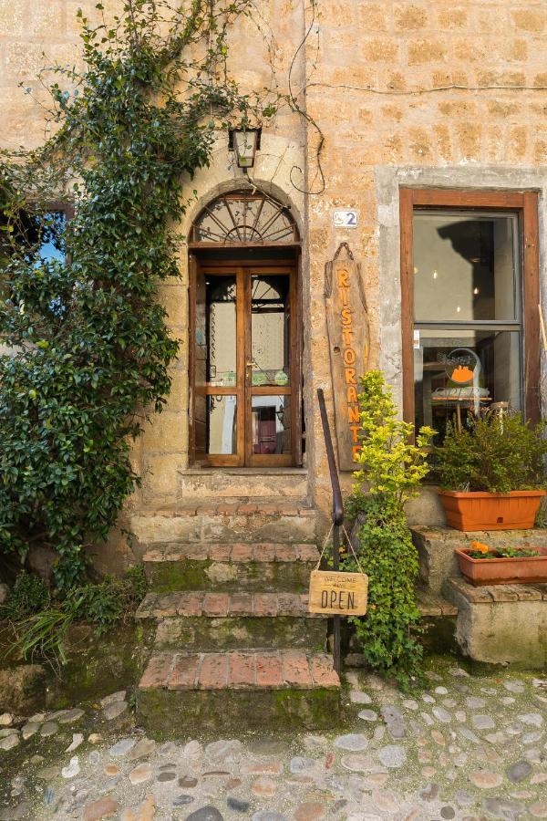 Opera Suites - Le Notti Bianche Calcata Exteriör bild